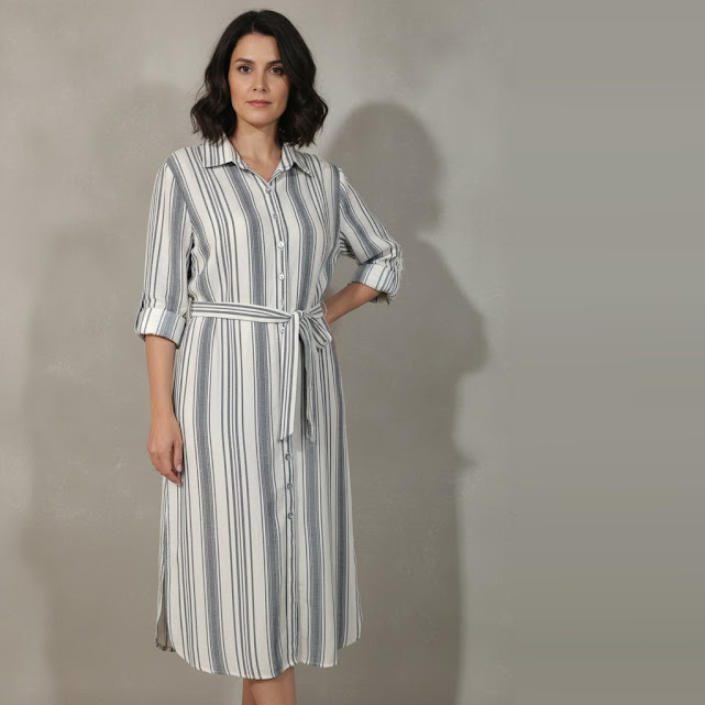 [0034006] Vestido con manga blanco y gris a rayas talle G corto con botones, cinto y con cuello