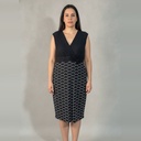 Vestido sin manga negra y blanca con estampado talle L Maria bonita estampado en la pollera y dos flores negras enfrente