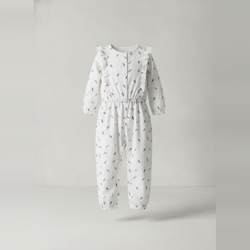 [5354] Enterito Carter´s sin manga blanco con estampaaado de plumas talle 18M con boladitos