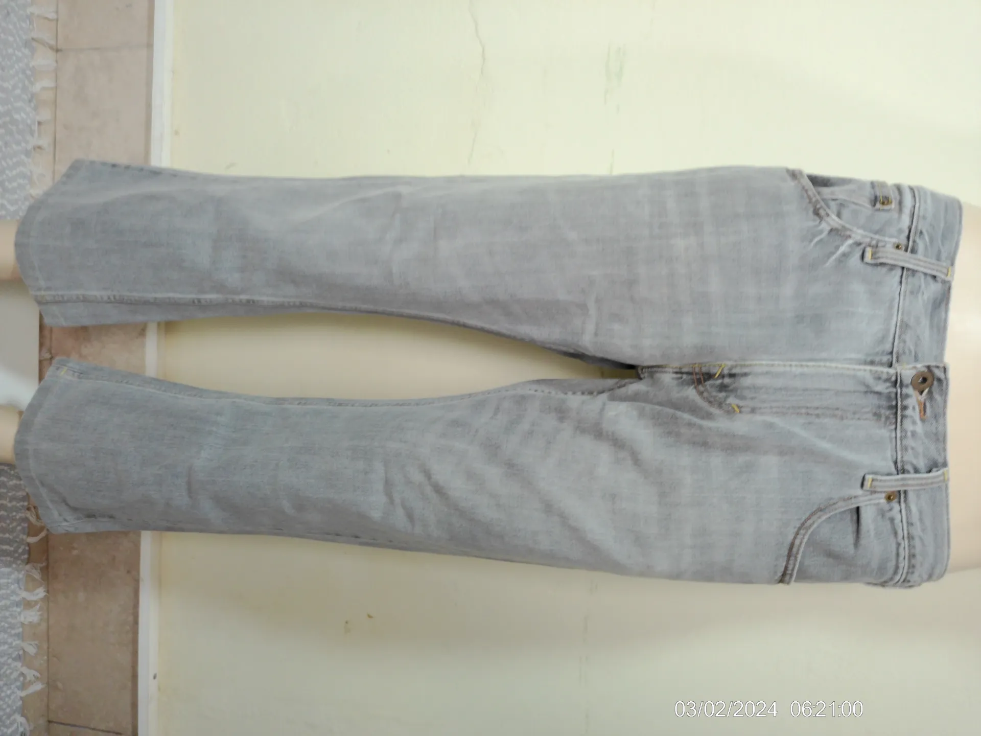 [MODMETIUSA0024] Pantalon jean gris claro