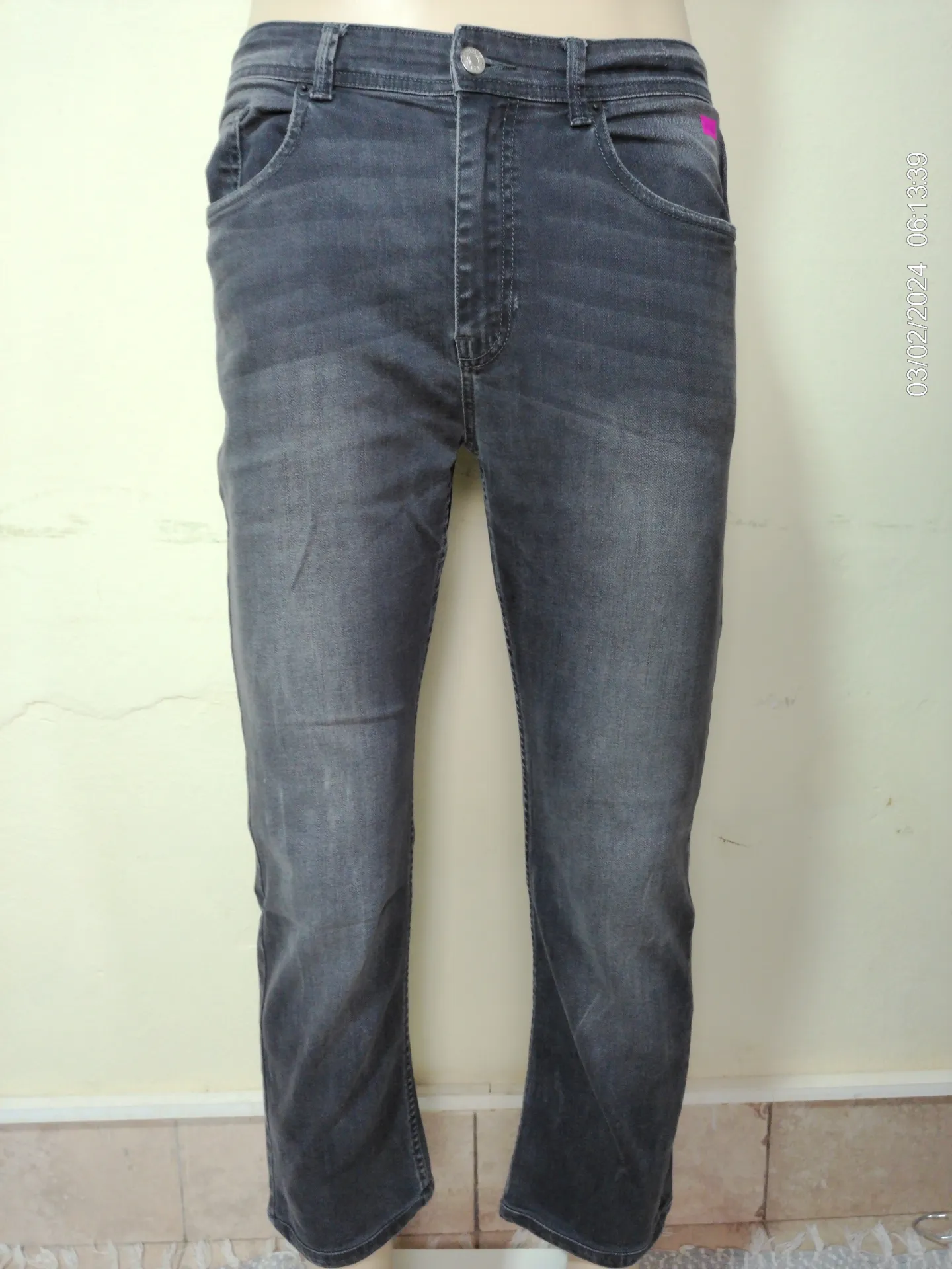 Pantalon jean gris oscuro