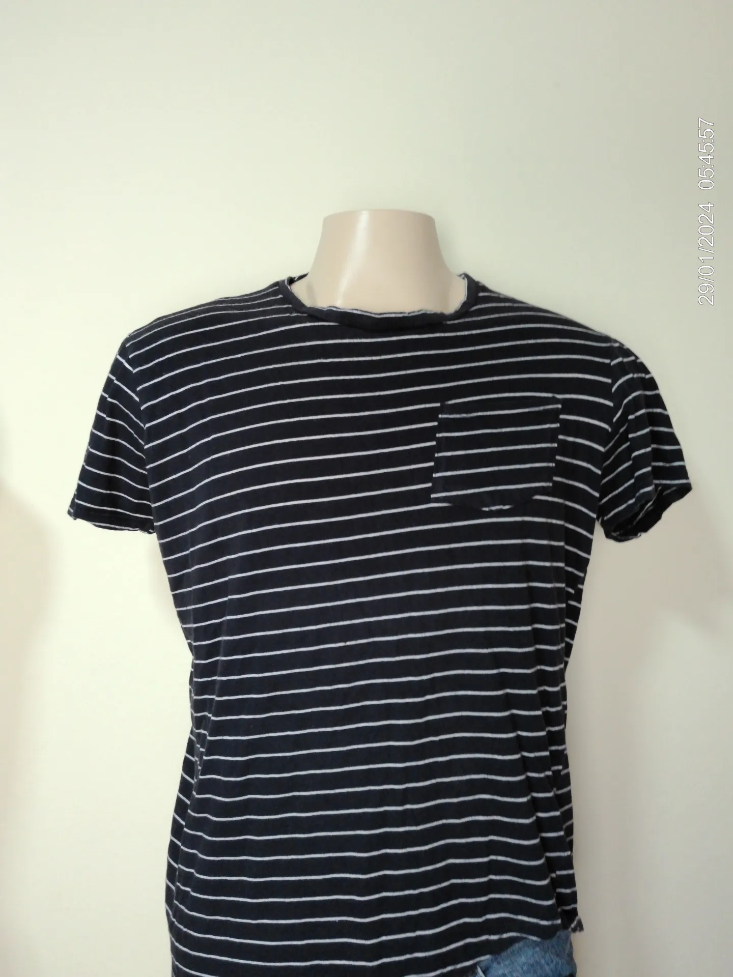 [MODMETIUSA0012] Remera manga corta a rayas negro con blanco