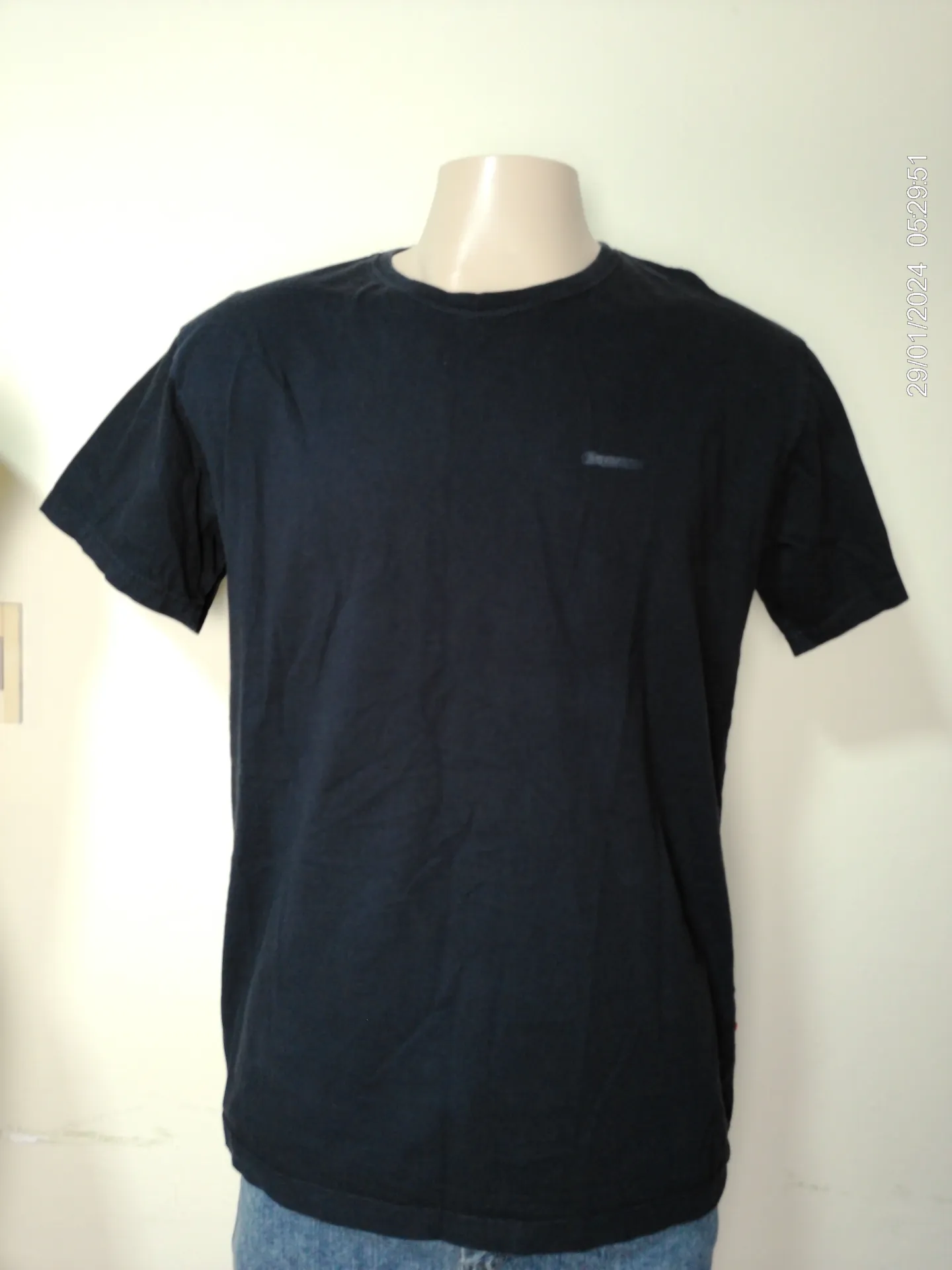 [MODMETIUSA0005] Remera manga corta negra cuello redondo