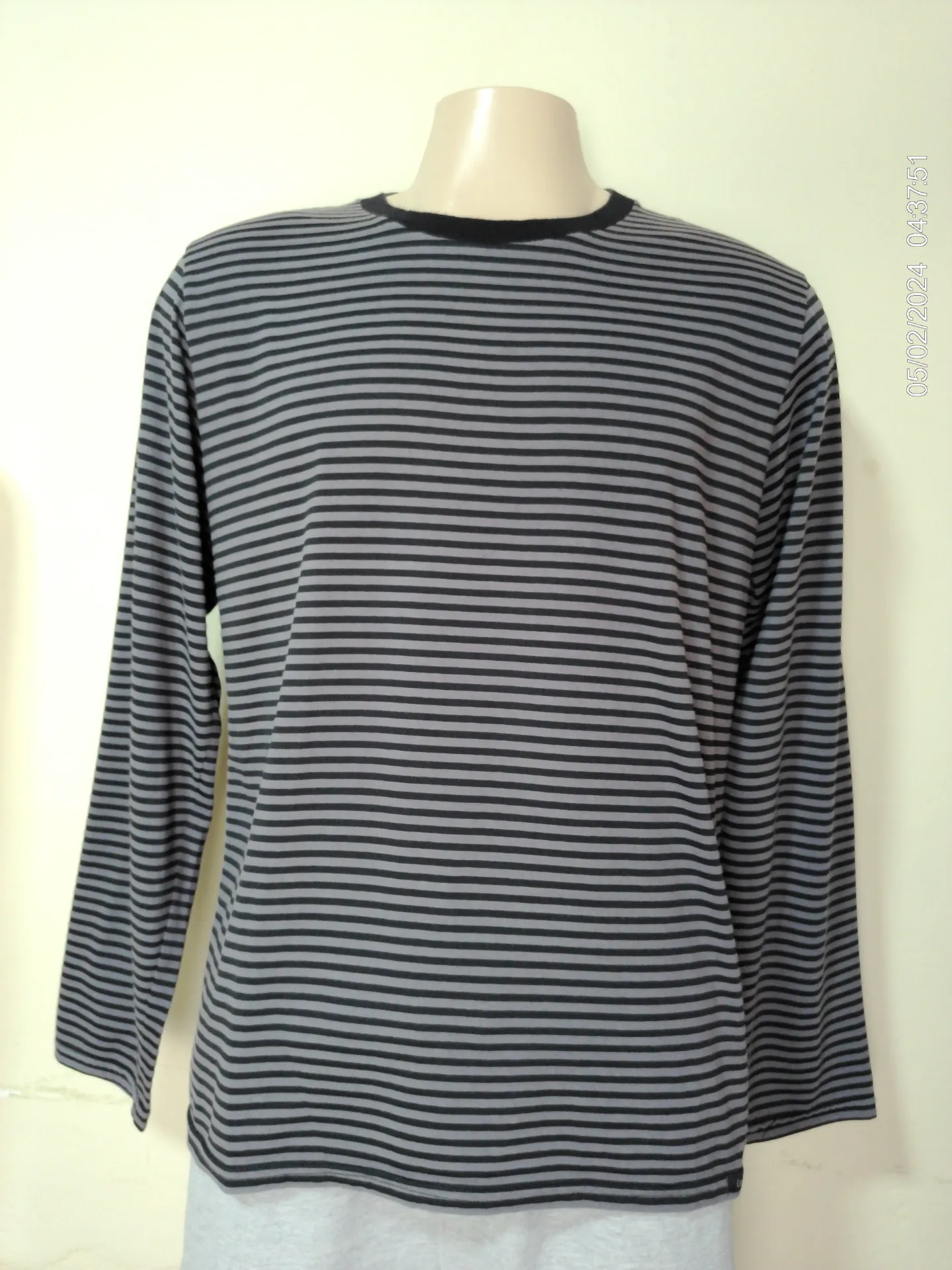 [MODMETIUSA0015] Remera manga larga de algodon negra con print