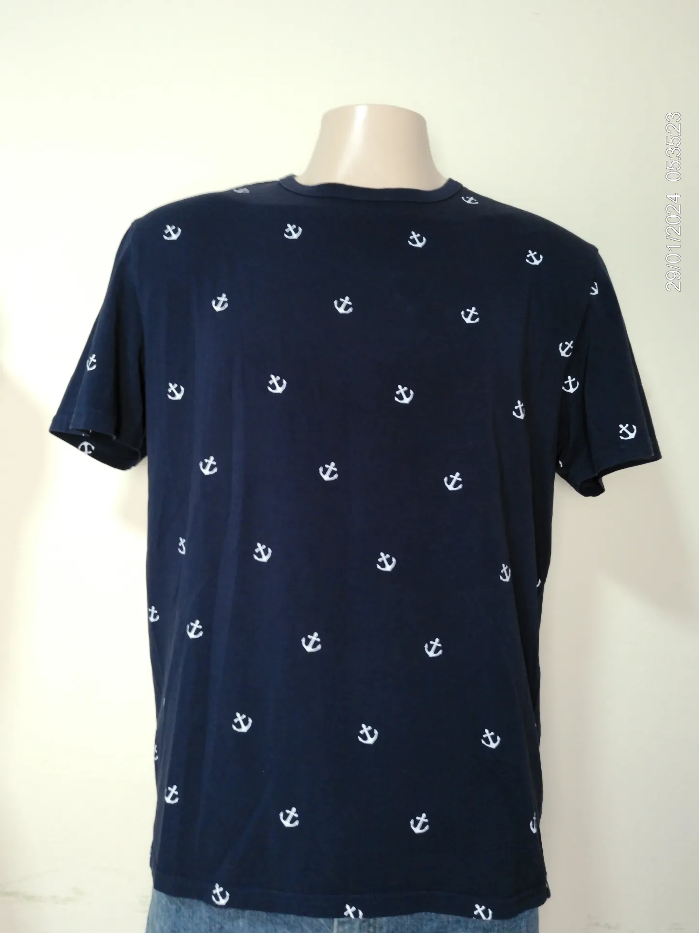 [MODMETIUSA0007] Remera mc con con estampado de anclas blancas