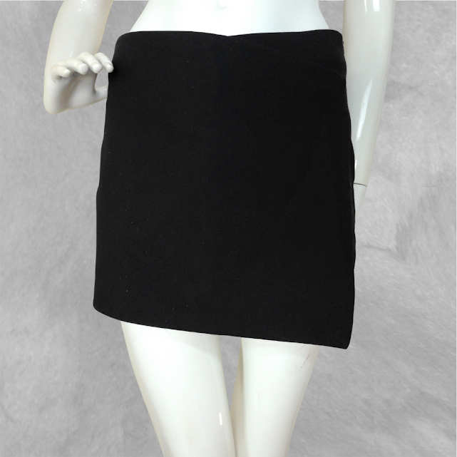 Pollera Zara corta negra talle S