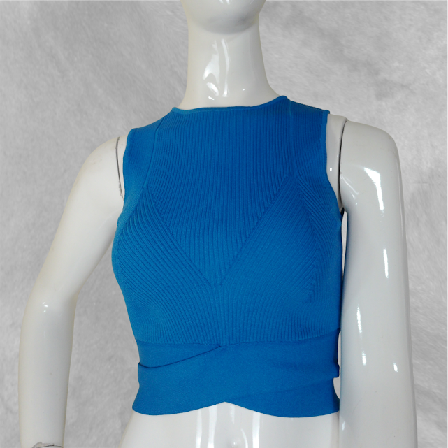 Top Zara sin manga turquesa talle S