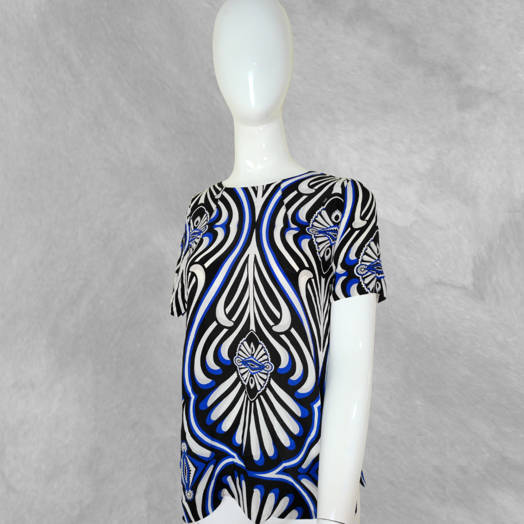 Blusa Maria Cher Sin manga azul oscuro y blanca talle 1 Estampada