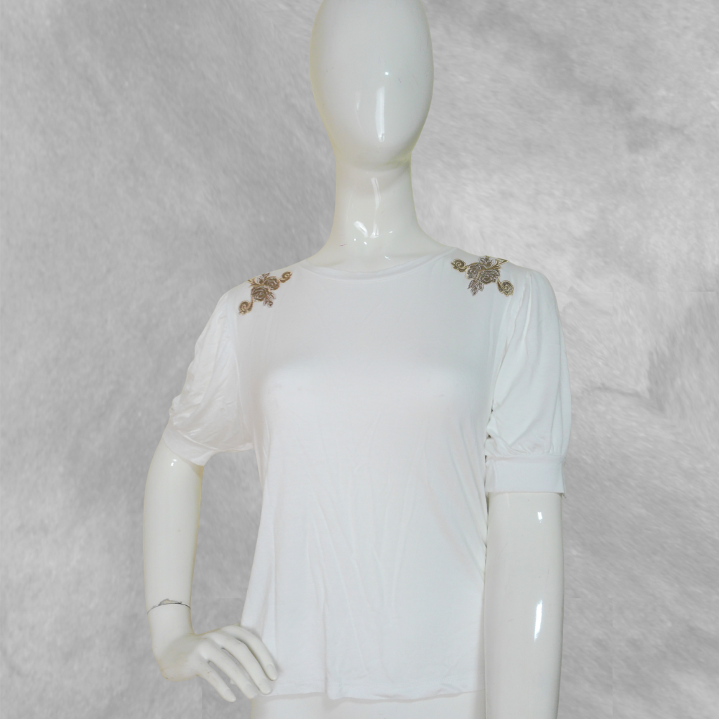 Blusa Millie Manga corta blanca talle 1 Rosas bordadas