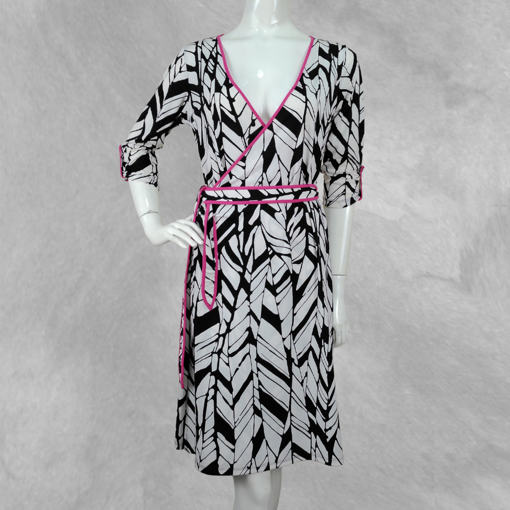 Vestido Maestro manga 3/4 blanca y negro Estampada talle M Fucsia